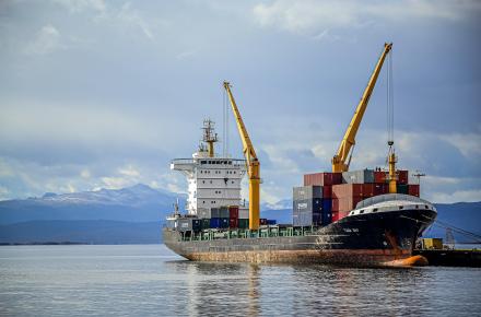 Navigating Global Trade Challenges for Logistics